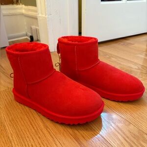 New Without Box, UGG Classic Mini II "Cherry Pie", Sz 8 & Ugg x Swarovski Charm